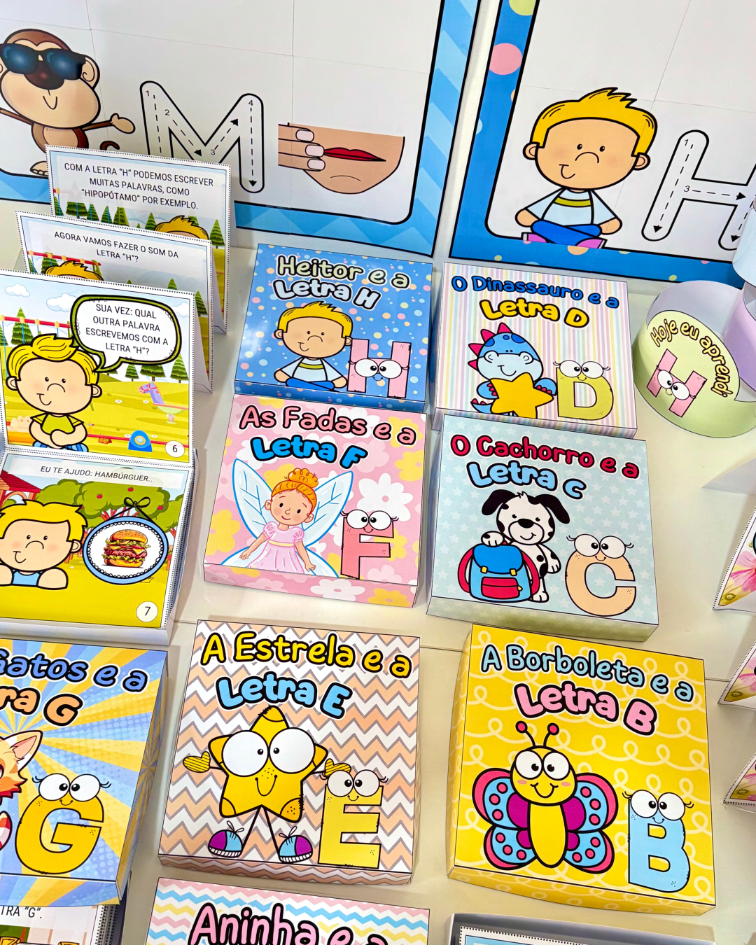 Combo Super Kits - História na Caixa + Cartazes do Alfabeto - Imagem 12