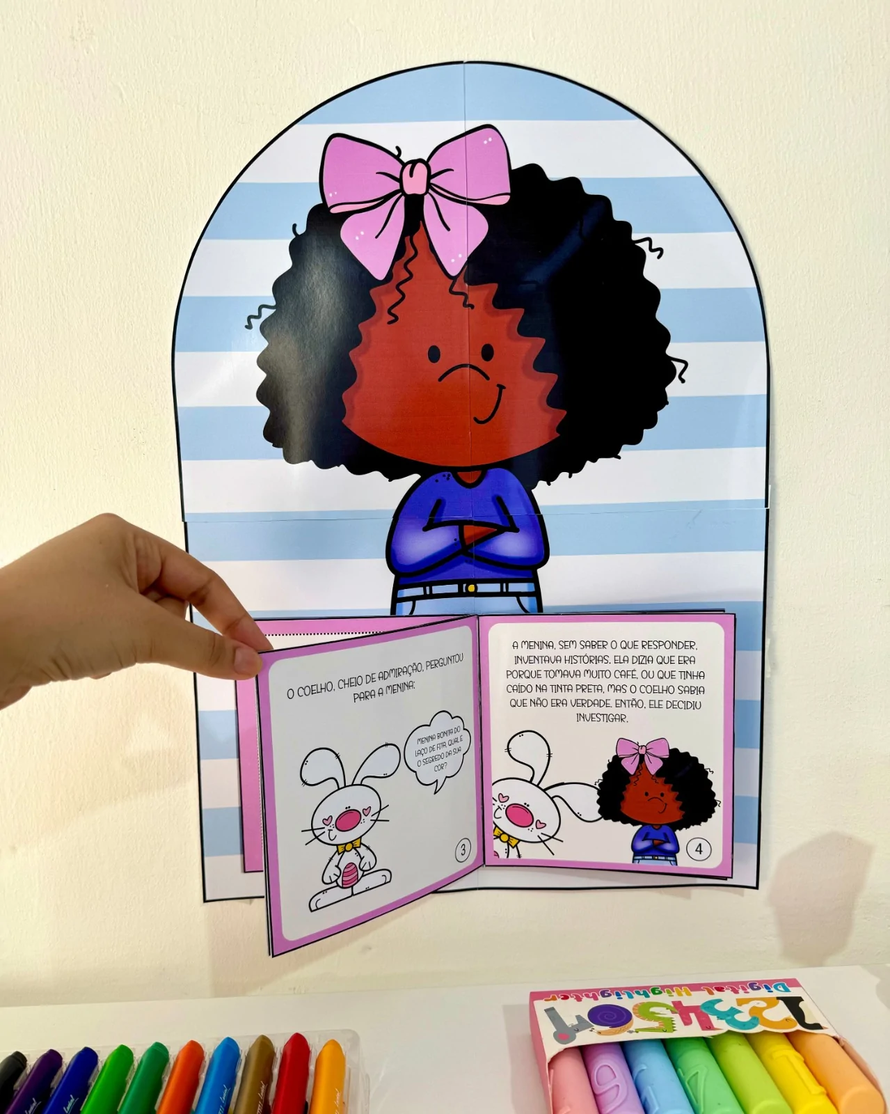 Livro Ilustrado "Menina Bonita do Laço de Fita