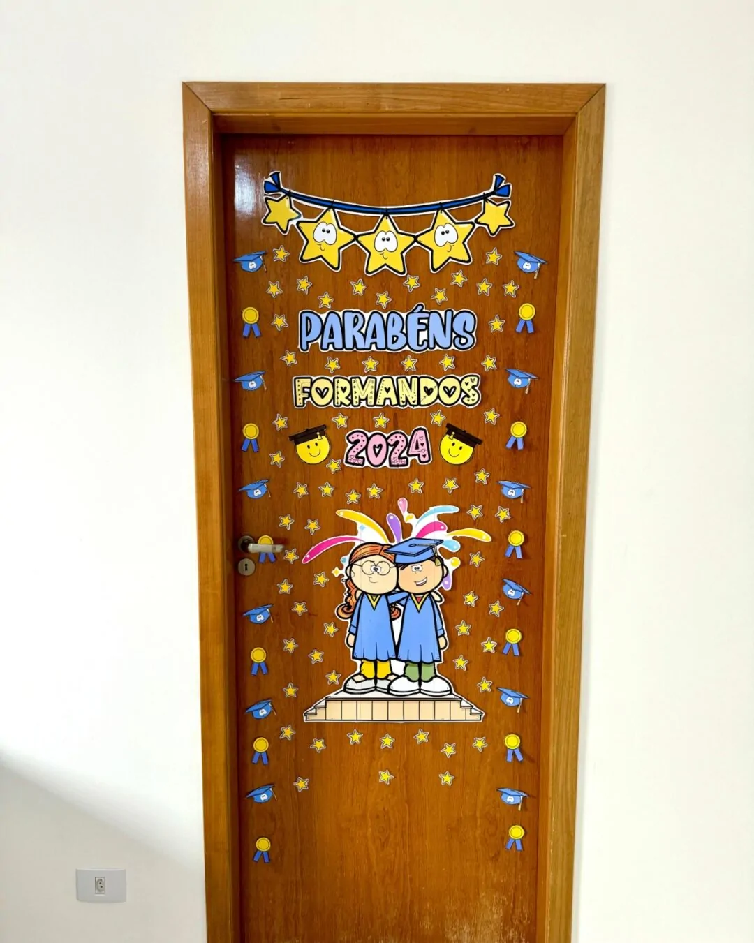 Decoração de Porta: Tema “Formandos 2024 - Imagem 3