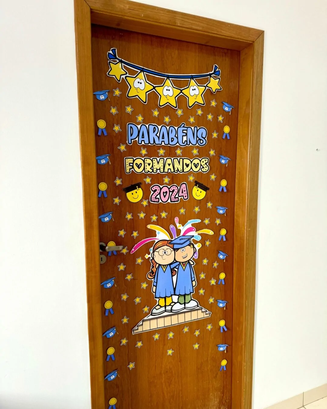 Decoração de Porta: Tema “Formandos 2024 - Imagem 2